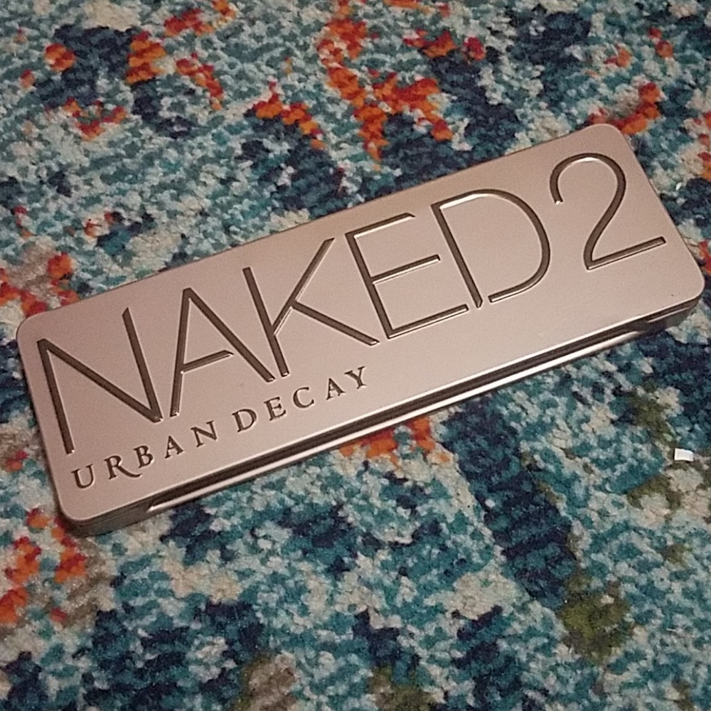 Urban Decay Naked 2 eyeshadow palette